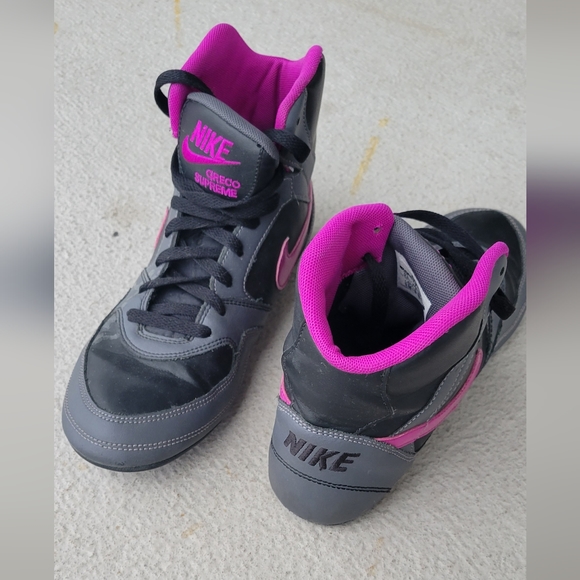 Nike Shoes (9.5) - Picture 1 of 6